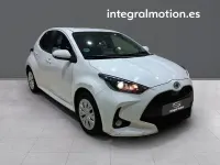 Usado Toyota Yaris Business Edition 69 CV (50 kW) 2022 Blanco Utilitario