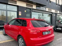 Usado Audi A3 Sportback Attraction 105 CV (77 kW) 2011 Rojo Utilitario