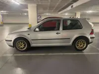 Usado VW Golf IV Highline 101 CV (74 kW) 2001 Gris Berlina