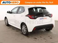 Usado Toyota Yaris Hybrid Active 116 CV (85 kW) 2022 Blanco Berlina