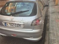 Usado Peugeot 206 90 CV (66 kW) 2004 Gris / plata Berlina