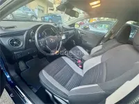 Usado Toyota Auris Hybrid 136 CV (100 kW) 2016 Azul Berlina