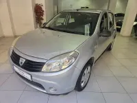 Usado Dacia Sandero Ambiance 75 CV (55 kW) 2010 Gris / plata Berlina