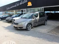 Usado Skoda Roomster 105 CV (77 kW) 2008 Gris / plata Monovolumen