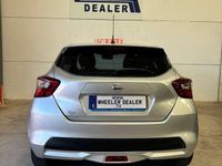 Usado Nissan Micra Acenta 92 CV (67 kW) 2022 Gris Utilitario