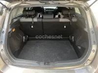 Usado Toyota Auris Hybrid Edition 136 CV (100 kW) 2018 Gris / plata Berlina