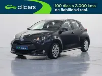 Usado Toyota Yaris Hybrid Active 75 CV (55 kW) 2022 Negro Berlina
