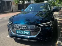 Usado Audi e-tron Premium 300 kW (408 CV) 2021 Azul SUV