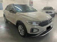 Usado VW T-Roc Life 110 CV (80 kW) 2022 Beige SUV
