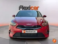 Usado Kia Ceed GT GT-Line 120 CV (88 kW) 2024 Rojo Familiar