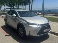 Usado Lexus NX300h 197 CV (144 kW) 2016 Gris / plata SUV