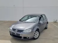 Usado VW Golf IV Highline 102 CV (75 kW) 2005 Gris / plata Berlina