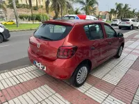 Usado Dacia Sandero Ambiance 73 CV (53 kW) 2018 Granate Berlina