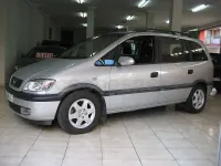 Usado Opel Zafira Elegance 100 CV (73 kW) 2000 Gris / plata Monovolumen