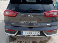 Usado Kia Niro 141 CV (103 kW) 2017 Gris / plata SUV