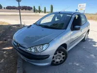 Usado Peugeot 206 75 CV (55 kW) 2005 Gris / plata Berlina