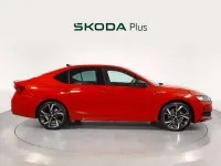 Usado Skoda Octavia SportLine 150 CV (110 kW) 2025 Rojo Berlina