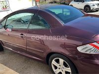 Usado Peugeot 307 CC 138 CV (101 kW) 2005 Violeta / lila Descapotable