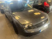 Usado Ford Mondeo Trend 130 CV (95 kW) 2002 Gris / plata Berlina