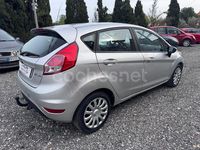 Usado Ford Fiesta Trend 75 CV (55 kW) 2014 Gris / plata Berlina