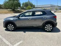 Usado Kia Stonic 84 CV (61 kW) 2023 Gris / plata SUV