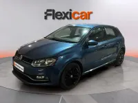 Usado VW Polo 90 CV (66 kW) 2017 Azul Berlina