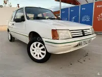 Usado Peugeot 205 65 CV (47 kW) 1989 Blanco Berlina