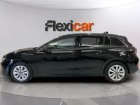 Usado Opel Astra Edition 110 CV (80 kW) 2022 Negro Utilitario