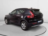 Käytetty Volvo XC40 129 HP (94 kW) 2022 Musta Katumaasturi