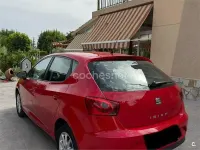 Usado Seat Ibiza Reference 70 CV (51 kW) 2014 Rojo Berlina