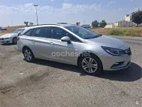 Usado Opel Astra Selective 110 CV (80 kW) 2019 Gris / plata Familiar
