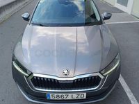 Usado Skoda Octavia Ambition 150 CV (110 kW) 2022 Gris / plata Familiar