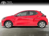 Usado Toyota Yaris Active 116 CV (85 kW) 2022 Rojo Utilitario