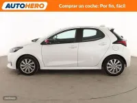 Usado Toyota Yaris Hybrid Active 116 CV (85 kW) 2022 Blanco Berlina