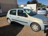 Usado Renault Clio II 60 CV (44 kW) 2004 Gris / plata Berlina