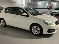 Usado Peugeot 308 Active 130 CV (95 kW) 2021 Blanco Berlina