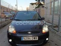 Usado Ford Fiesta 68 CV (50 kW) 2006 Gris / plata Utilitario