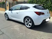 Usado Opel Astra GTC Selective 136 CV (100 kW) 2014 Blanco Utilitario