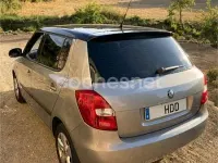 Usado Skoda Fabia Ambition 85 CV (62 kW) 2011 Gris / plata Berlina