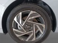 Usado Hyundai i20 101 CV (74 kW) 2025 Gris Utilitario