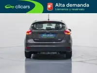 Usado Ford Focus Trend+ 125 CV (91 kW) 2018 Gris Berlina