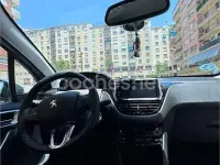 Usado Peugeot 2008 Allure 120 CV (88 kW) 2018 Gris / plata SUV