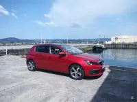 Usado Peugeot 308 Allure 130 CV (95 kW) 2019 Granate Berlina