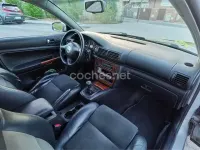 Usado VW Passat Highline 150 CV (110 kW) 2002 Gris / plata Berlina