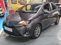 Usado Toyota Yaris Active 69 CV (50 kW) 2018 Gris Utilitario