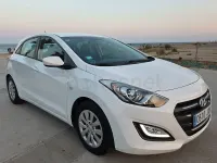 Usado Hyundai i30 90 CV (66 kW) 2017 Blanco Berlina