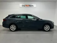 Usado Seat Leon Style 116 CV (85 kW) 2025 Azul Familiar