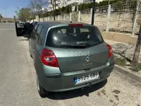 Usado Renault Clio II Privilege 85 CV (62 kW) 2008 Verde Berlina