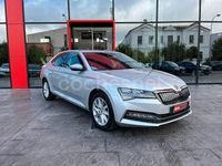 Usado Skoda Superb Style 218 CV (160 kW) 2021 Gris / plata Berlina