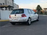 Usado VW Golf IV Highline 130 CV (95 kW) 2002 Gris / plata Berlina